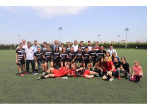 ’Altın Kızlar’ Sahada Fırtına Gibi Esti