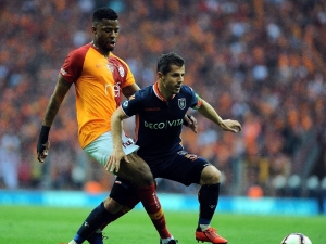 Emre Belözoğlu Devam Edemedi