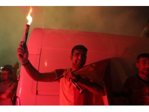 Adana’da Galatasaray’ın Şampiyonluğu Coşkuyla Kutlandı