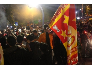 Galatasaray’ın Şampiyonluğu Kocaeli’de Coşkuyla Kutlandı