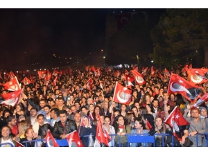 Feridun Düzağaç Hayranlarıyla Buluştu