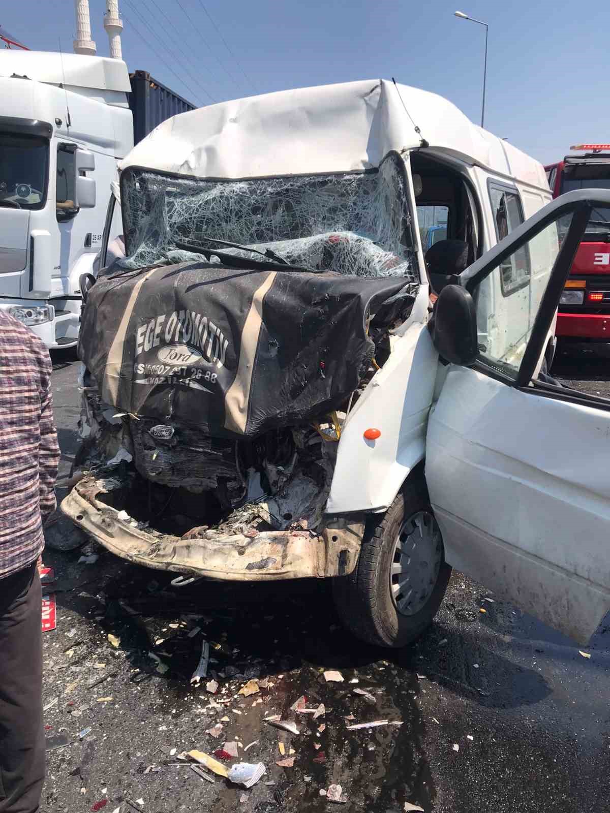 buharkent-te-minibusler-carpisti-8-yarali
