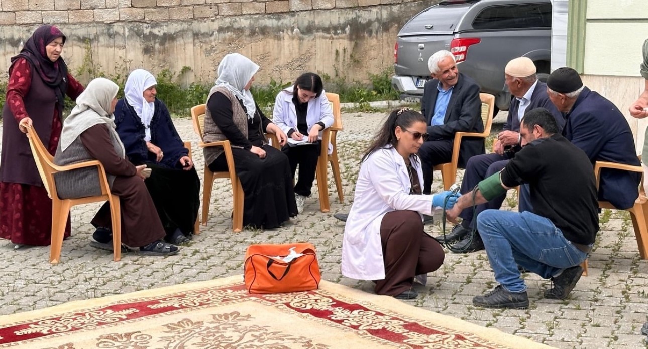 yuksekova-da-koy-sakinlerine-hipertansiyon-ve-tuz-kullanimi-egitimi