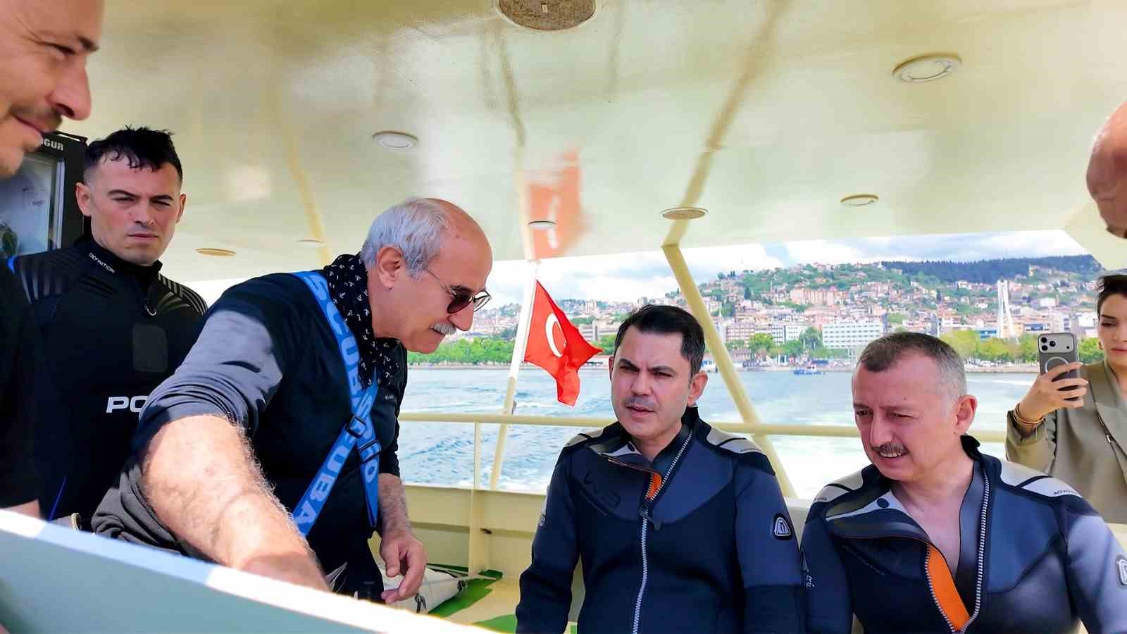 bakan-kurum-dip-camuru-temizligi-yapilan-izmit-korfezi-ne-daldi