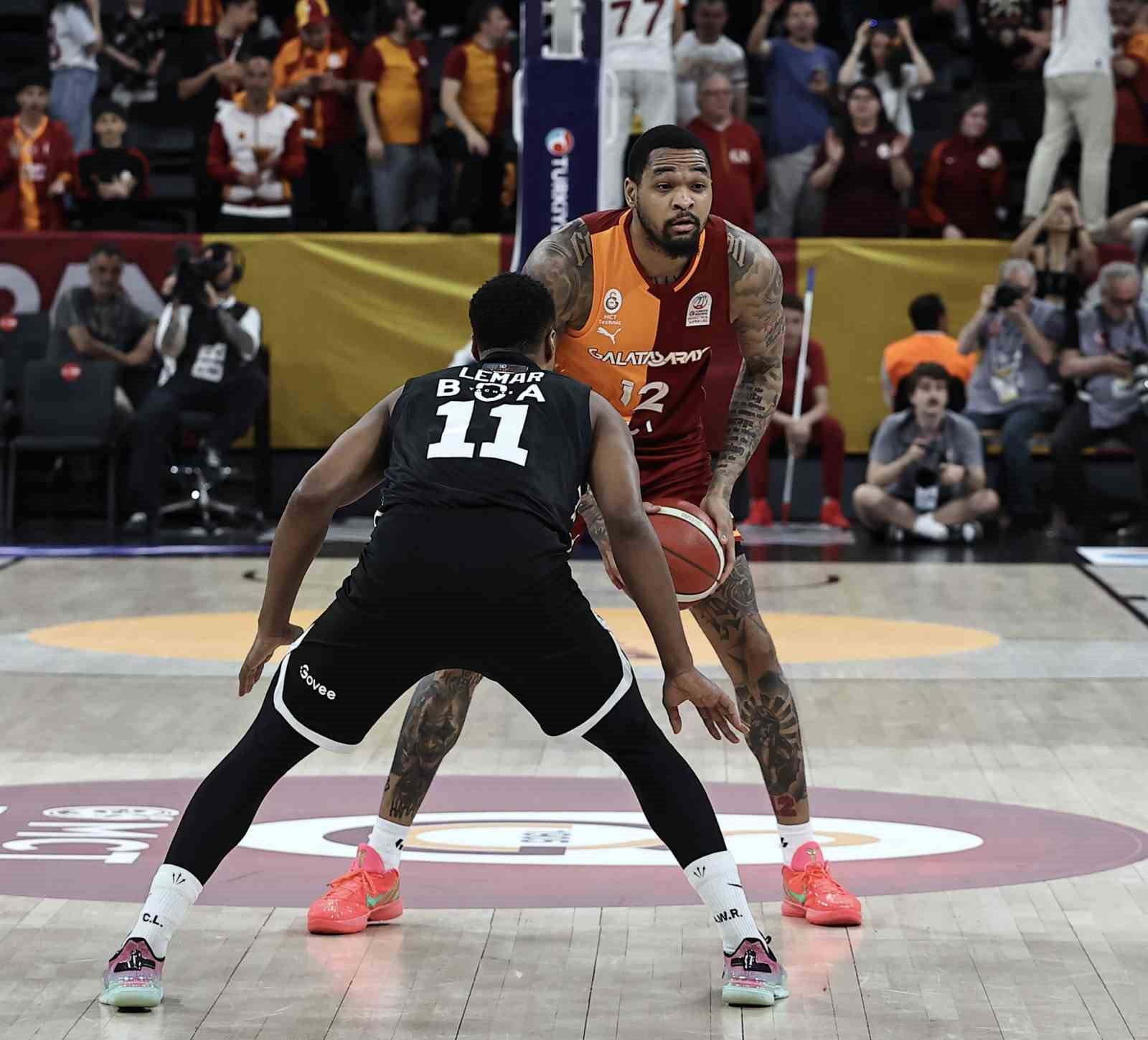 besiktas-ile-galatasaray-yari-final-icin-parkeye-cikacak