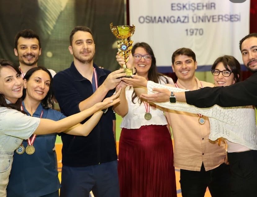 esogu-personel-turnuvasinda-kupalar-sahiplerini-buldu