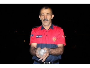 Kalorifer Bacasına Sıkışan Güvercinin Yardımına İtfaiye Yetişti