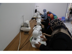 Kadınlar Meslek Öğreniyor