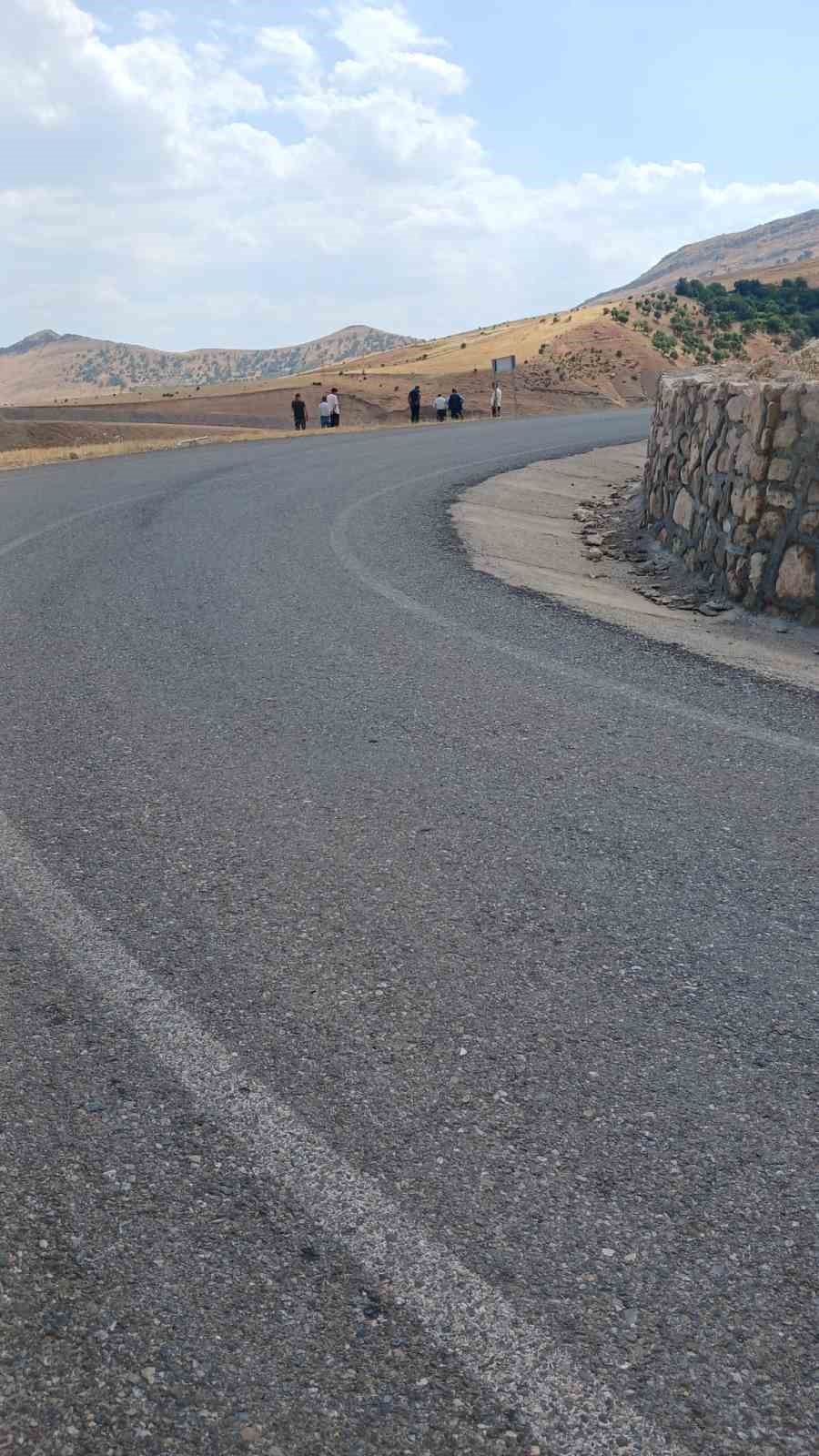 siirt-te-sarampole-devrilen-kamyonetteki-3-kisi-yaralandi