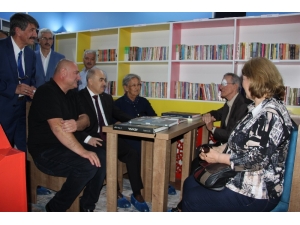 Çok Özel Kütüphane