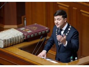 Zelenskiy’in İlk İcraatı Erken Seçim