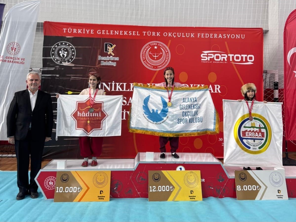 alanyali-minik-okcular-turkiye-sampiyonasi-ndan-madalyalarla-dondu