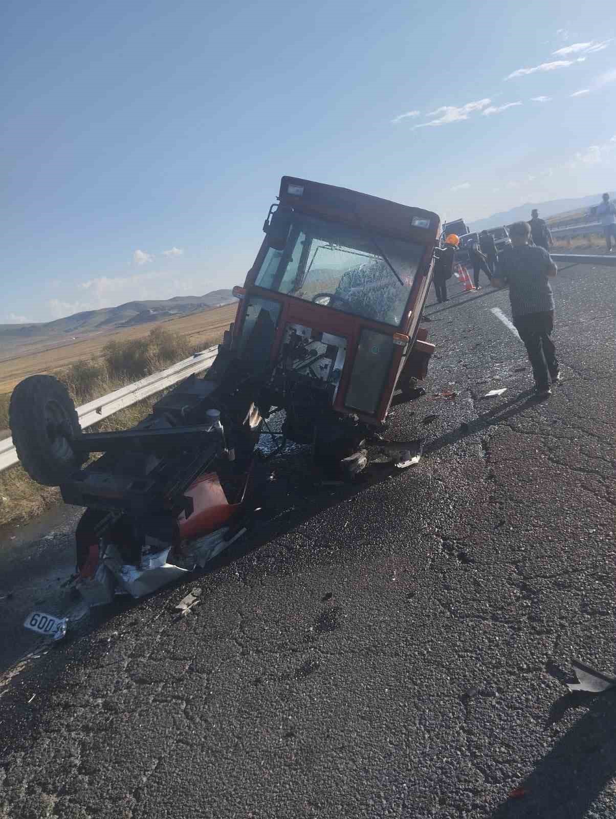 kars-ta-traktorle-otomobil-carpisti-6-yarali