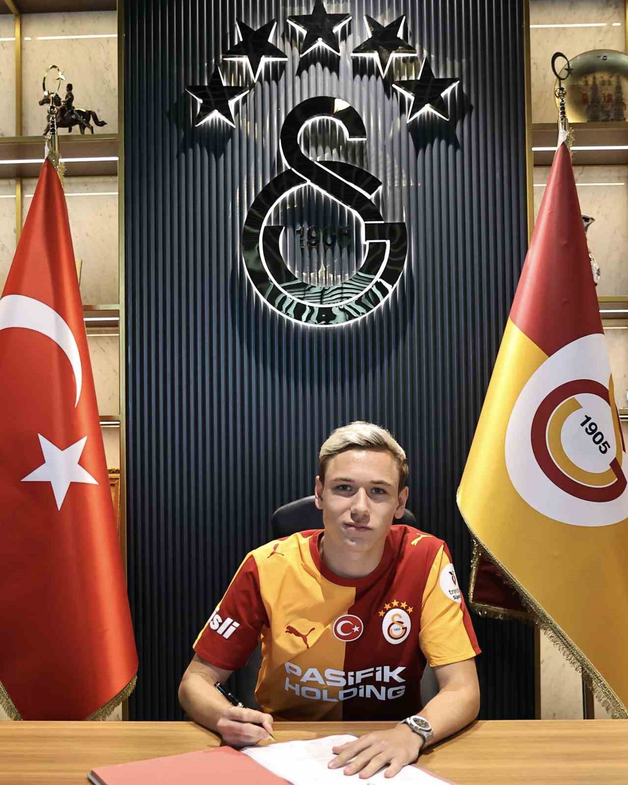 galatasaray-aleksey-batrakov-ile-5-yillik-sozlesme-imzaladi