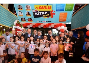 Vali Yazıcı, Kitap Fuarını Ziyaret Etti