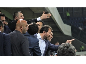 Mke Ankaragücü Taraftarı İle Başkan Mehmet Yiğiner Arasında Gerginlik