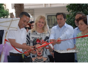 Serpil Kılıç’tan İlk Kişisel Sergi