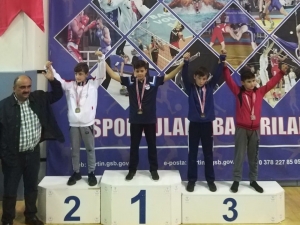 Düzceli Güreşçiler Madalya İle Döndü