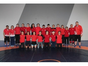 Genç Kadınlar Güreş Milli Takımı Yalova’da Kampa-girdi