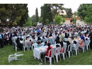 Yetim Ve Öksüzler Kardeşlik Sofrasında Buluştu