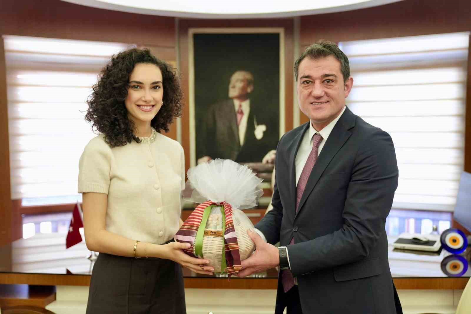 giresun-belediye-baskani-fuat-kose-den-miss-world-2026-da-yarisacak-hemsehrisine-destek-cagrisi