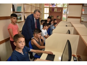 Yunusemre Millet Kıraathanesi Öğrencilerin Uğrak Yeri Oldu