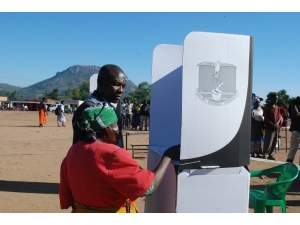 Malavi’de Oy Verme İşlemi Sürüyor