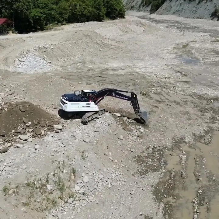 sinop-ta-muhtemel-sel-ve-taskinlara-karsi-dere-islahi-mesaisi