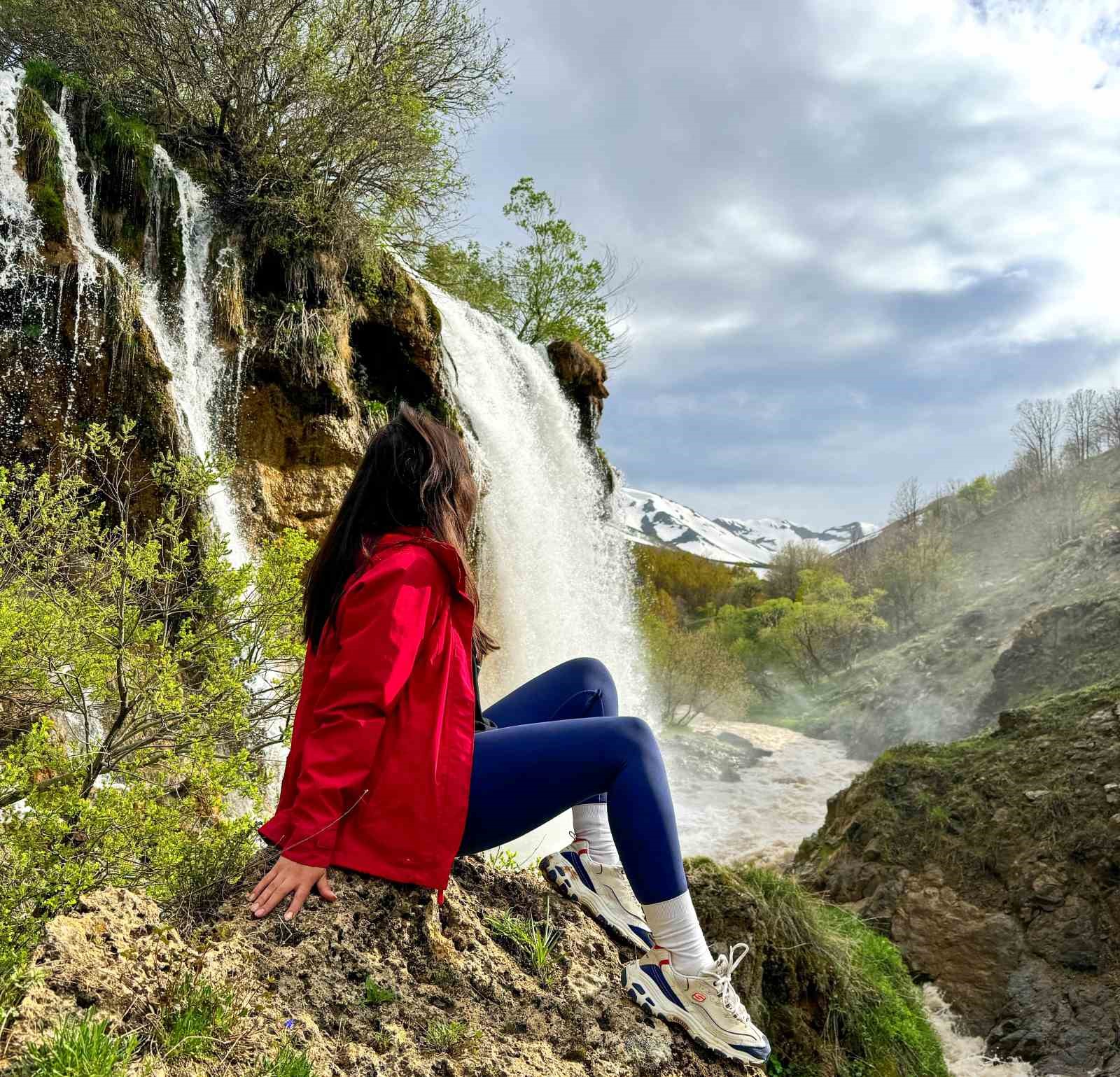 30-metreden-dokulen-konarli-selalesi-dogaseverleri-buyuluyor
