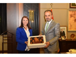 İlk Bağımsız Kadın Belediye Başkanı’ndan Bursa Büyükşehir Belediye Başkanı’na Ziyaret