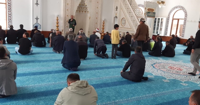 bayburt-ta-cami-cemaati-bagimlilikla-mucadele-konusunda-bilgilendirildi