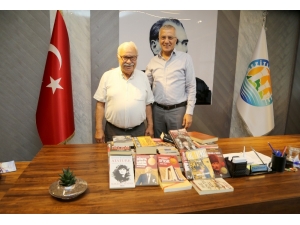 Tarhan: "Kitapla Toplumsal Ayrışmanın Ve Sıkıntıların Önüne Geçebiliriz"