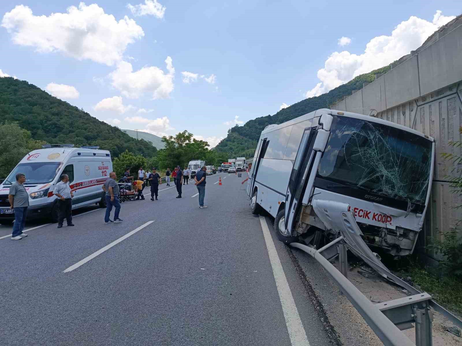 midibus-tira-arkadan-carpti-6-kisi-yaralandi