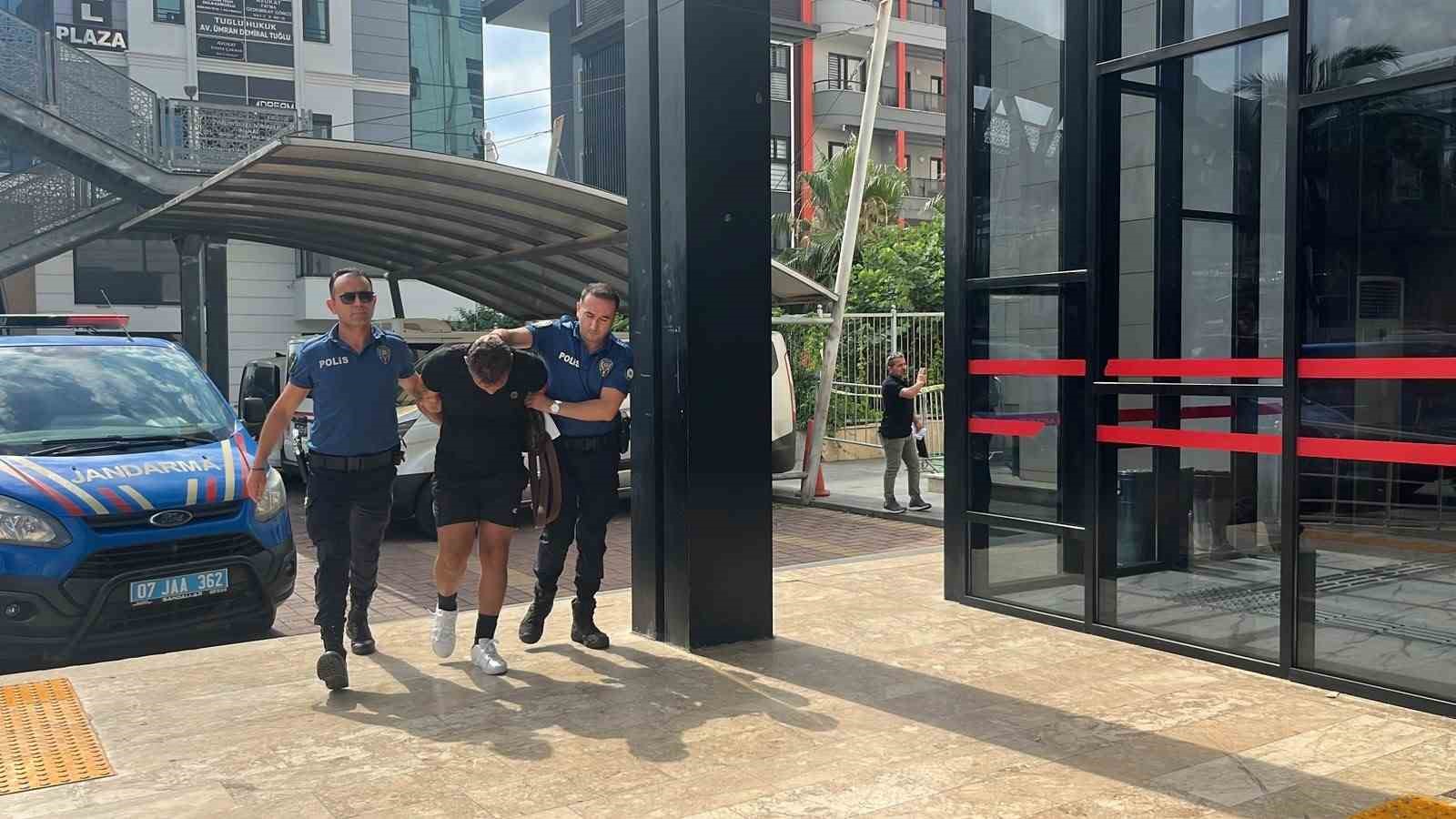 devlete-ve-polise-hakaret-eden-yabanci-uyruklu-sahis-serbest-birakildi