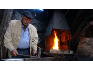 52 Yıllık Demir Ustasının Ateşle İmtihanı