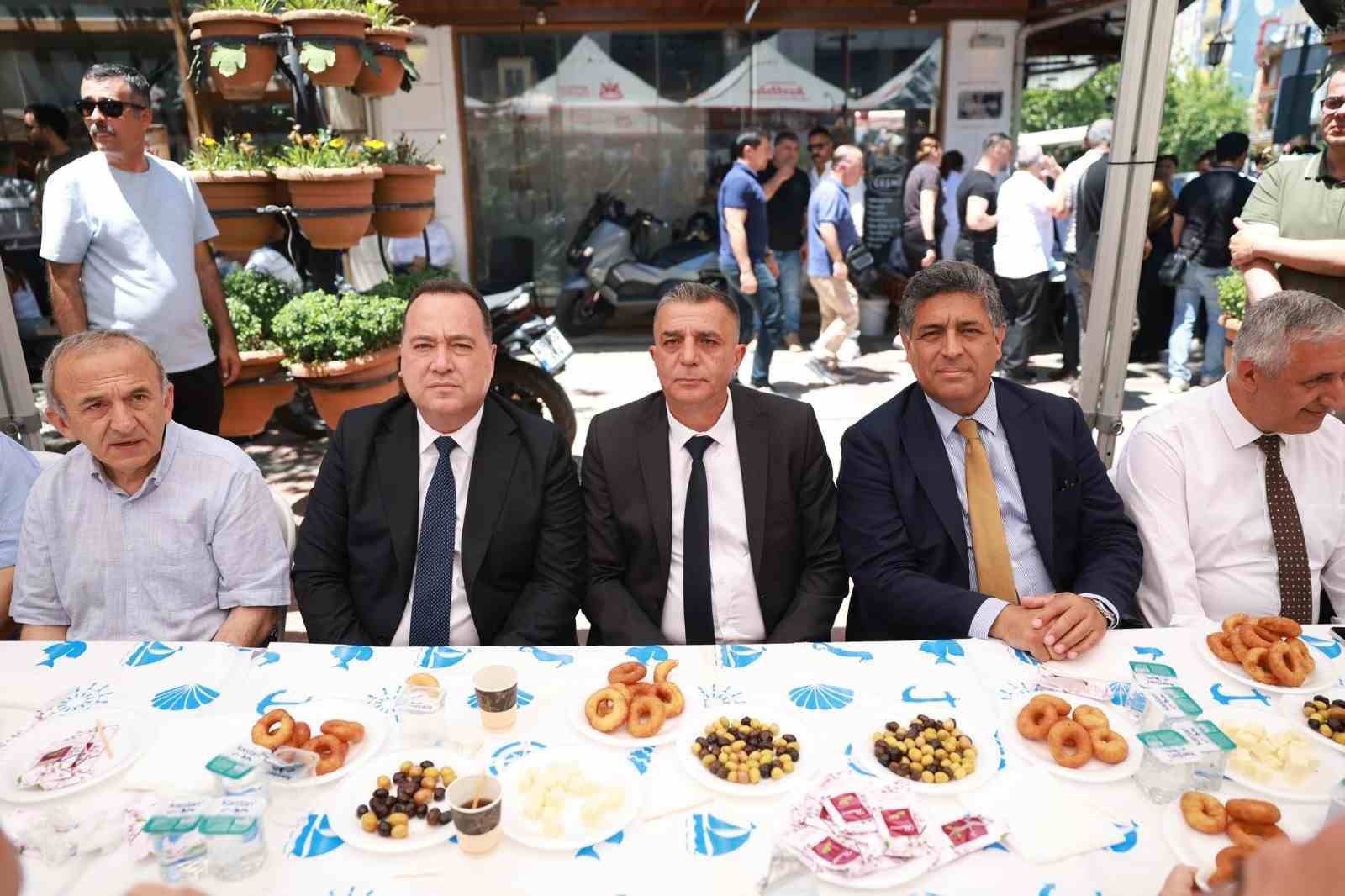 baskan-simsek-annesi-icin-duzenledigi-hayir-programinda-taziyeleri-kabul-etti