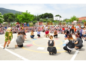 Bu Kez Öğretmenler Oynadı, Öğrenciler İzledi