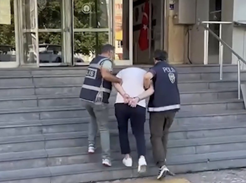 24-farkli-dolandiricilik-sucundan-21-yil-kesinlesmis-hapis-cezasi-bulunan-sahis-yakalandi