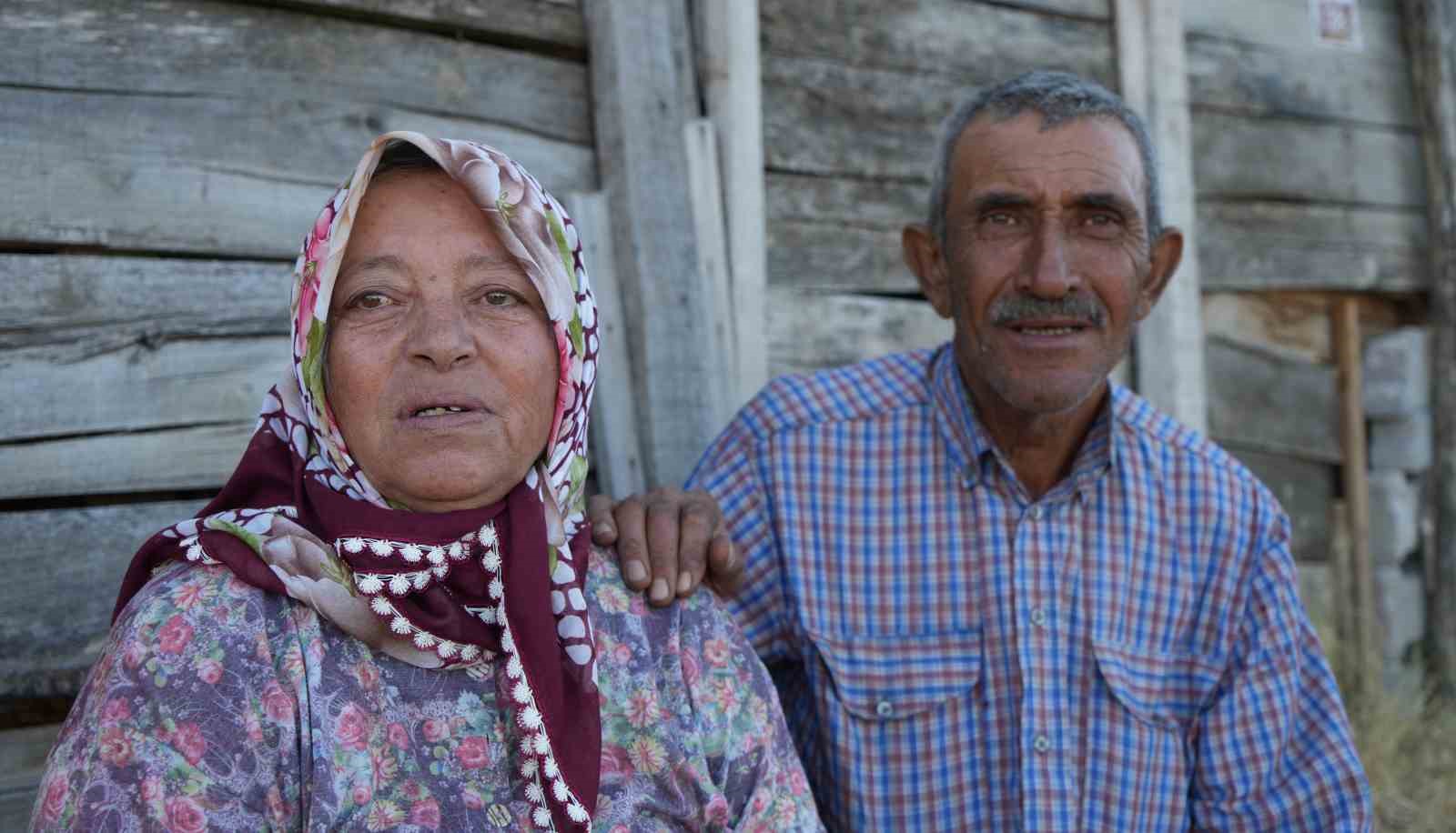 evleri-yanan-kadin-gozyasi-doken-esini-teselli-etti-aglama-canimiza-bir-sey-olmadi