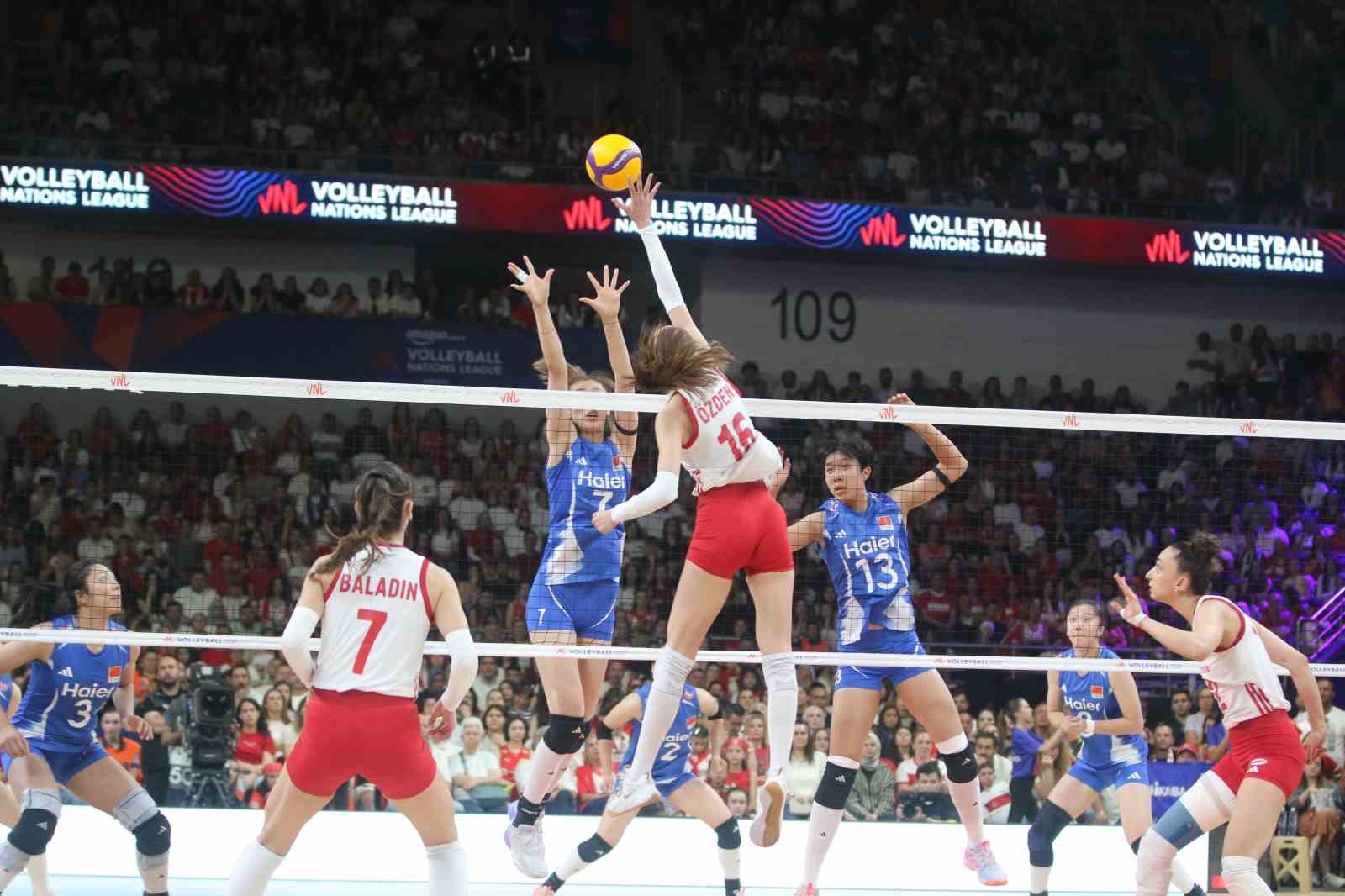 a-milli-kadin-voleybol-takimi-cin-i-3-2-maglup-etti