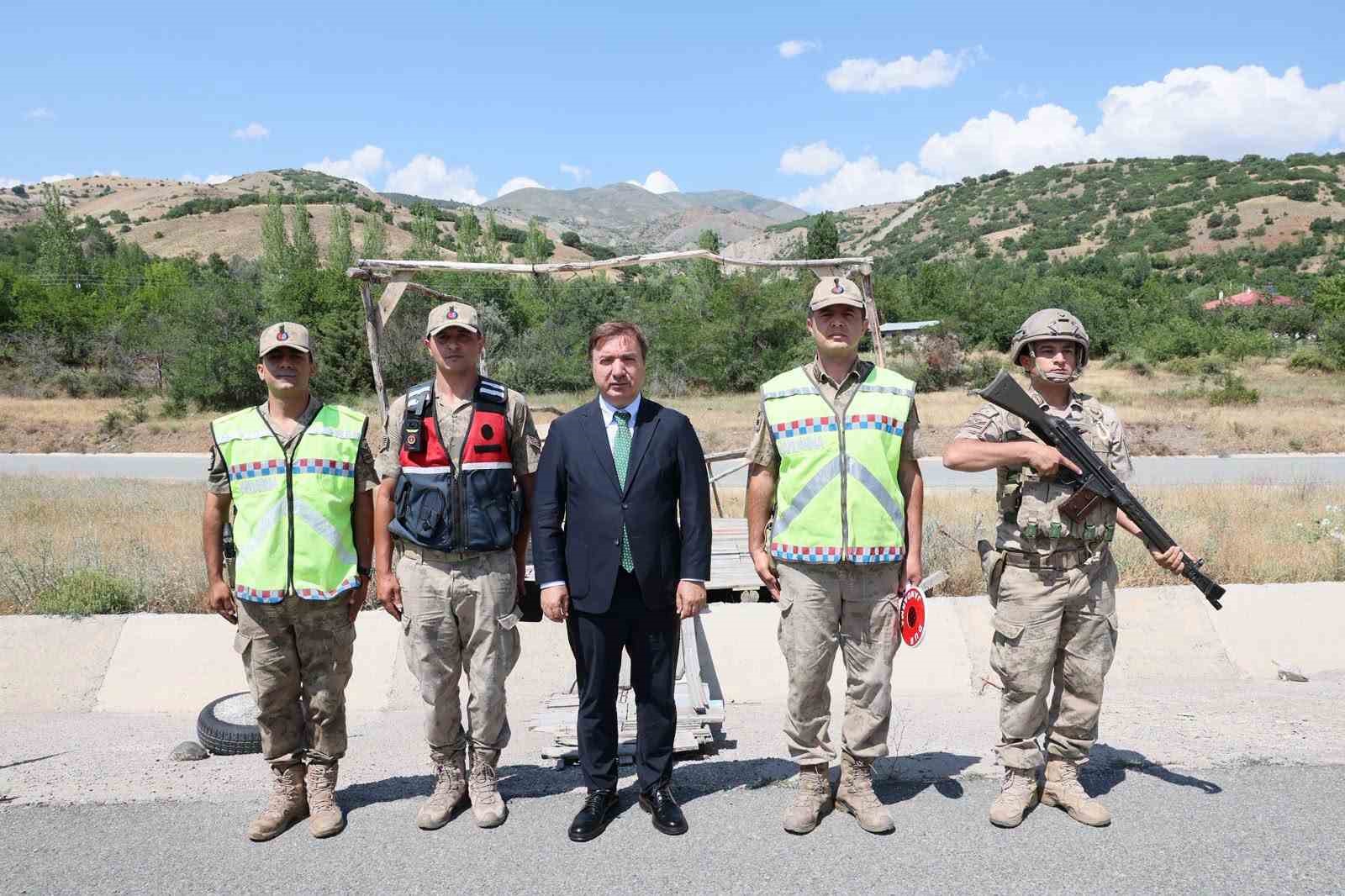 vali-aydogdu-dan-jandarma-personeline-asayis-noktasinda-ziyaret
