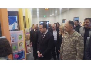 Kars Bahçeşehir Öğrencileri Resim Sergisi Açtı