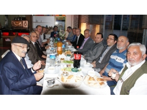 Şairler, Yazarlar Ve Gazeteciler İftar Yemeğinde Buluştu