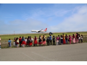 Minik Öğrenciler Uçak Heyecanını Yaşadı