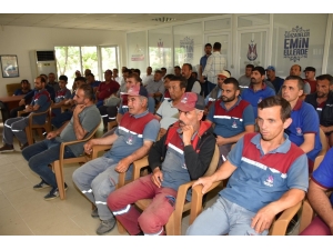 Belediyenin Açık Alanda Çalışan İşçilerine Cilt Kanseri Anlatıldı