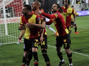 Göztepe Tarihi Maça Odaklandı