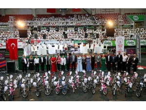 Dev Koro Bisikletsiz Çocukları Sevindirdi