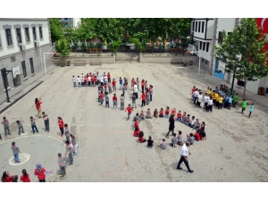 Dersi Açık Havada Oyunla İşlediler