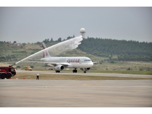 Qatar Airways’in İlk Uçağı İzmir’e İniş Yaptı