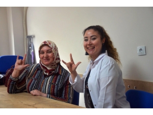 Yunusemre İle İşaret Dilini Öğreniyorlar